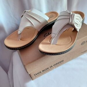 Clarks Laurieann Rae Floral Toe-Post Sandal White ALL LEATHER